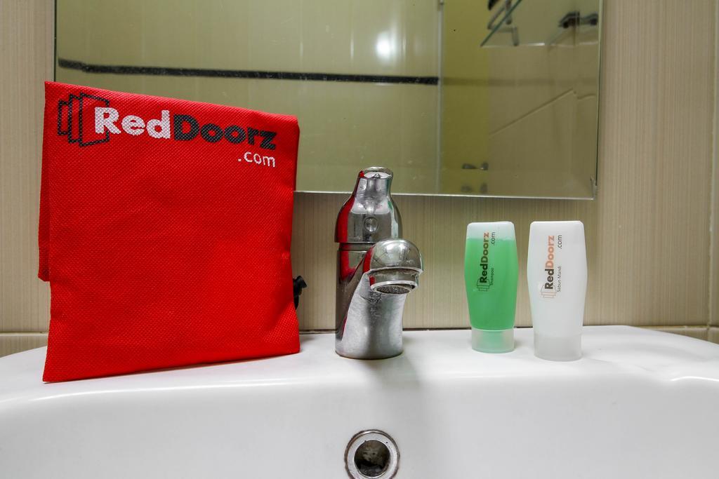 Готель Reddoorz @ Seturan Raya 2 Maguwo Екстер'єр фото